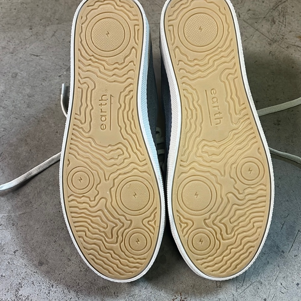 Earth shoes size 8. Never been worn. - Picture 3 of 6